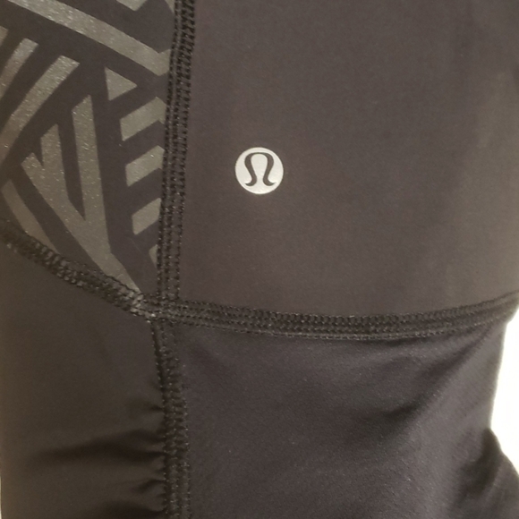 Lululemon black capris pant. Sz 8 - Picture 3 of 6